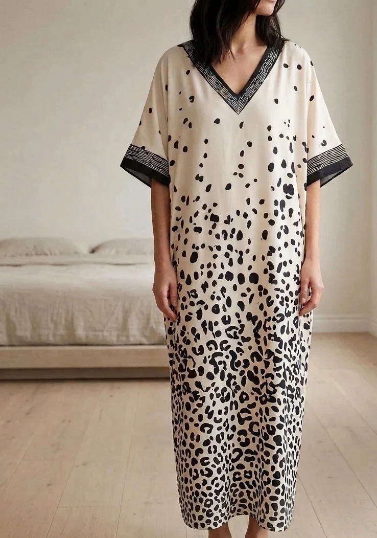 Black and white Dalmatian print flowy kaftan dress - Size 5XL – photo 2